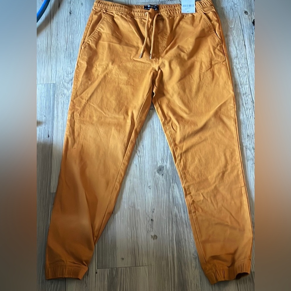 jogger pants i got from forever 21 but never ended up wearing them it’s 1X